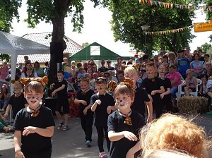 Auf dem Bauernhof war zum 25. Stra&szlig;enfest etwas los