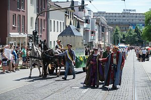 Festumzug zum 1090. Geburtstag der Rolandstadt