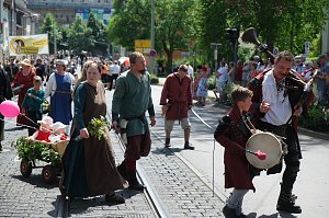 Festumzug zum 1090. Geburtstag der Rolandstadt