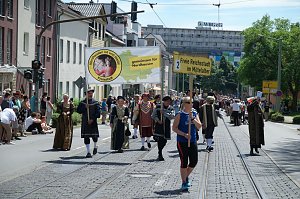 Festumzug zum 1090. Geburtstag der Rolandstadt