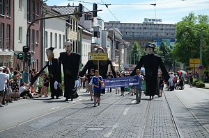 Festumzug zum 1090. Geburtstag der Rolandstadt