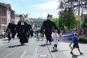 Festumzug zum 1090. Geburtstag der Rolandstadt