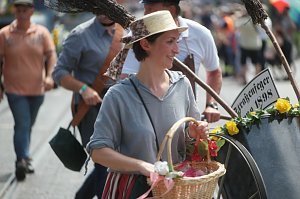 Festumzug zum 1090. Geburtstag der Rolandstadt