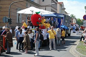 Festumzug zum 1090. Geburtstag der Rolandstadt