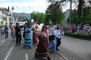 Festumzug zum 1090. Geburtstag der Rolandstadt