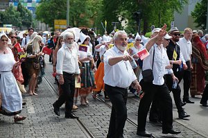 Festumzug zum 1090. Geburtstag der Rolandstadt
