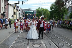 Festumzug zum 1090. Geburtstag der Rolandstadt