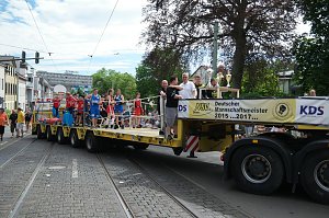 Festumzug zum 1090. Geburtstag der Rolandstadt