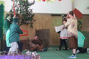 Peter und der Wolf in der Inszenierung der Nordth&uuml;ringer Lebenshilfe