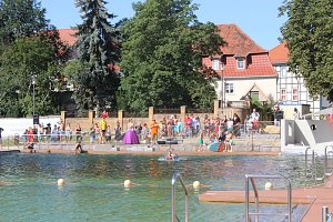Schwimmbadfest er&ouml;ffnet