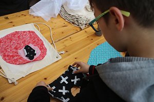 Kunst f&uuml;r alle! - beim diesj&auml;hrigen Kunstfest durfte man auch Wahlplakate verunstalten