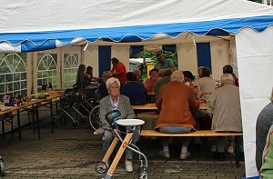 Neben G&ouml;ldner gefeiert