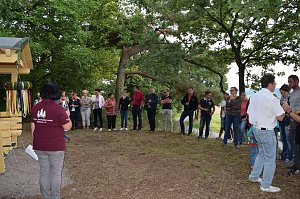 Am vergangenen Freitag konnten die Mitglieder des Heimat- und Kulturvereins S&uuml;lzhayn nach einj&auml;hriger Planungsphase am Steinkreuz in S&uuml;lzhayn eine Sitzbankgruppe mit herrlichem Ausblick feierlich einweihen. 
