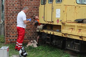 Am Gel&auml;nde des Eisenbahnvereines in der Erfurter Stra&szlig;e / Am Petersenschacht fand am sp&auml;ten Nachmittag eine Rettungsgro&szlig;&uuml;bung statt (<b>Update</b>)...  Die diesj&auml;hrigen Gro&szlig;&uuml;bung fand in der N&auml;he des Hauptbahnhofs in Sondershausen statt. Alle drei Jahr steht so eine Gro&szlig;&uuml;bung auf dem Plan. Waren es beim beim letzten Mal 30 Verletzte in einem Eisenbahnwaggon, waren dieses dieses Mal "nur" acht verl