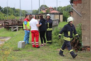Am Gel&auml;nde des Eisenbahnvereines in der Erfurter Stra&szlig;e / Am Petersenschacht fand am sp&auml;ten Nachmittag eine Rettungsgro&szlig;&uuml;bung statt (<b>Update</b>)...  Die diesj&auml;hrigen Gro&szlig;&uuml;bung fand in der N&auml;he des Hauptbahnhofs in Sondershausen statt. Alle drei Jahr steht so eine Gro&szlig;&uuml;bung auf dem Plan. Waren es beim beim letzten Mal 30 Verletzte in einem Eisenbahnwaggon, waren dieses dieses Mal "nur" acht verl