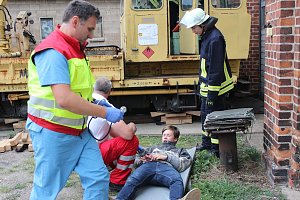 Am Gel&auml;nde des Eisenbahnvereines in der Erfurter Stra&szlig;e / Am Petersenschacht fand am sp&auml;ten Nachmittag eine Rettungsgro&szlig;&uuml;bung statt (<b>Update</b>)...  Die diesj&auml;hrigen Gro&szlig;&uuml;bung fand in der N&auml;he des Hauptbahnhofs in Sondershausen statt. Alle drei Jahr steht so eine Gro&szlig;&uuml;bung auf dem Plan. Waren es beim beim letzten Mal 30 Verletzte in einem Eisenbahnwaggon, waren dieses dieses Mal "nur" acht verl