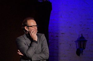 REN&Eacute; SYDOW Warnung vor dem Munde