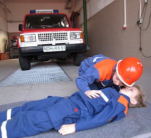 am Wochenende stellten sich Mitglieder verschiedener Jugendfeuerwehren der Pr&uuml;fung des  Leistungsabzeichens der Th&uuml;ringer Jugendfeuerwehr f&uuml;r die Altersklasse 6-9 Jahre in Silber