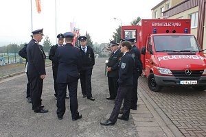 Leistungsspange von jungen Feuerwehrleuten erk&auml;mpft