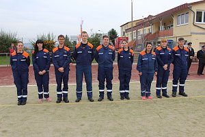 Leistungsspange von jungen Feuerwehrleuten erk&auml;mpft