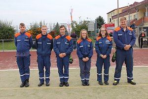 Leistungsspange von jungen Feuerwehrleuten erk&auml;mpft