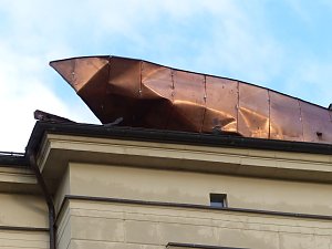 Gefahr in Verzug - Dach in der K&uuml;lz-Stra&szlig;e besch&auml;digt