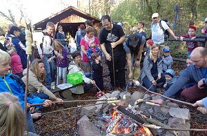 Die Kindervilla wandert im goldenen Oktober