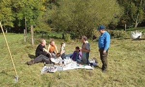 Jugendliche erhalten die Artenvielfalt