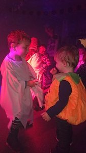 Kinder Halloween in Badra