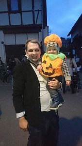 Kinder Halloween in Badra