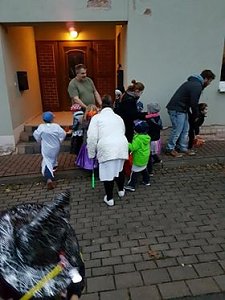 Kinder Halloween in Badra