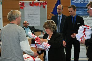 6.243 Rote H&auml;nde setzen ein Zeichen