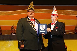 Ausgelassene Stimmung in der Festhalle