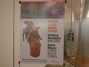 Stahlskulptur und Malerei in der Kreissparkasse