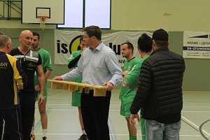 Cup-Verteidiger wurde gefordert