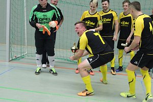 Cup-Verteidiger wurde gefordert