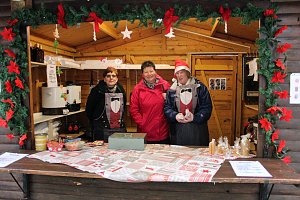 Feuchter Start des Weihnachtsmarkts