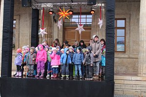Feuchter Start des Weihnachtsmarkts