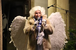 Wacker singt Weihnachtslieder