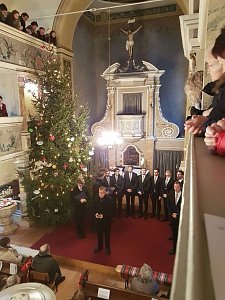 Klangvolles Weihnachtskonzert mit gro&szlig;er Spendenaktion