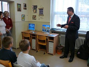 PC-&Uuml;bergabe an Grundschule Heldrungen