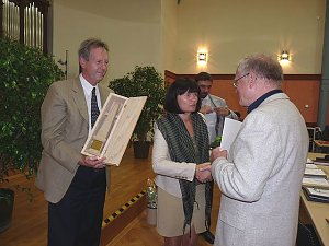 Ehrengabe an Dr. Surup
