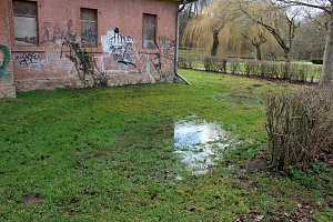 Kleiner Parksee im Schlosspark &uuml;bergelaufen