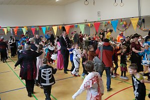 Neuer Turnraum in Gro&szlig;wechsungen eingeweiht