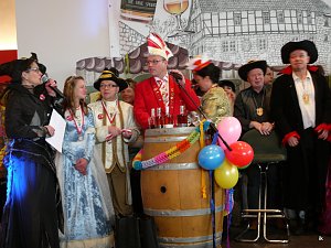 Empfang im Foyer am Rosenmontag