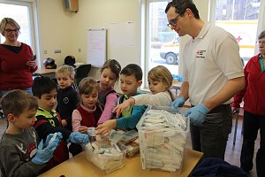 Erste Hilfe &Uuml;bung f&uuml;r Kindergartenkinder