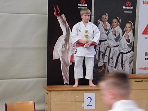 Medaillensegen bei Karatemeisterschaft