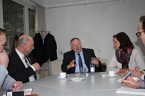 Der besondere runde Ordner f&uuml;r den Wirtschaftsminister