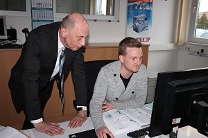 Der besondere runde Ordner f&uuml;r den Wirtschaftsminister