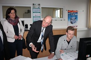 Der besondere runde Ordner f&uuml;r den Wirtschaftsminister
